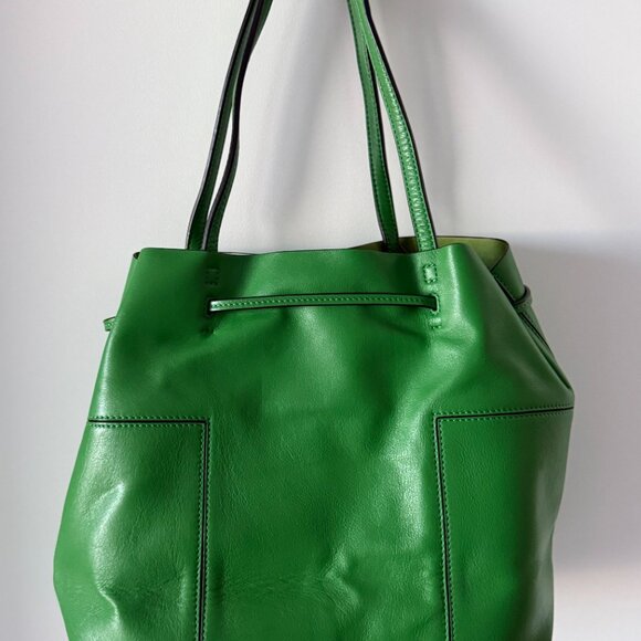 Tory Burch Block T Bucket Bag - Green Leather - Picture 5 of 9